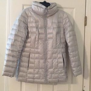 Beautiful silver fluffy coat. Only been worn once